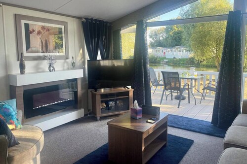 Lake Front 2 Bedroom Caravan Sleeps 5 with Balcony