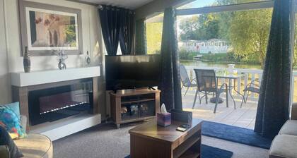 Lake Front 2 Bedroom Caravan Sleeps 5 with Balcony