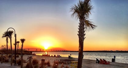 Lazy Lime Townhome - Near Golf & Casinos - Sleeps 8