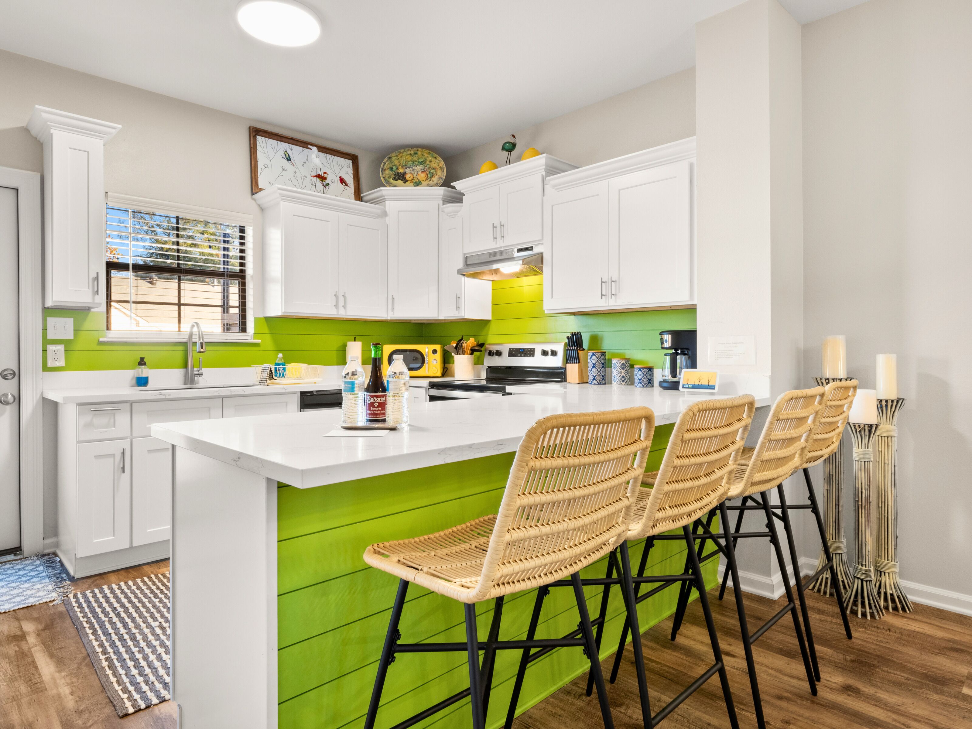 Refrigerador, microondas, horno y parrilla de estufa 