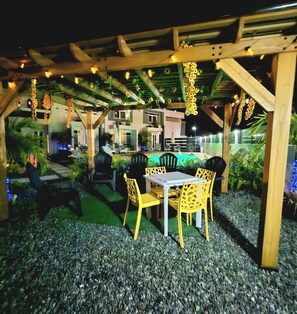 Outdoor dining - Pool+Walk to Beach+Fast WIFI+Coffee Station+Located in Rincón's Touristic Heart (Rincón)