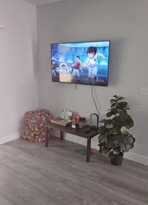 Interior - Cozy Duplex near Ocala Airport and WEC (Ocala)