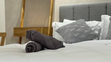 4 bedrooms, iron/ironing board, WiFi, bed sheets