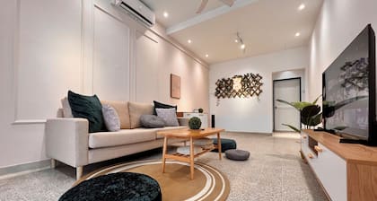 Cozy PJ SS2, 12 Pax, 1.5 Storey LandedHouse, Netflix, Petaling Jaya