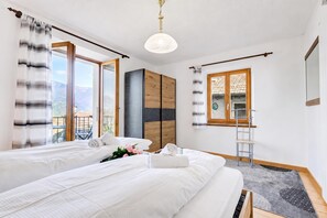 2 bedrooms, bed sheets