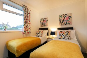 3 bedrooms, iron/ironing board, WiFi, bed sheets