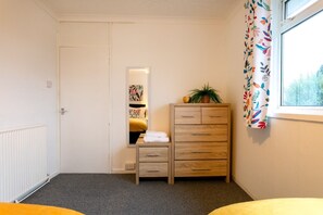 3 chambres, fer et planche à repasser, Wi-Fi, draps fournis