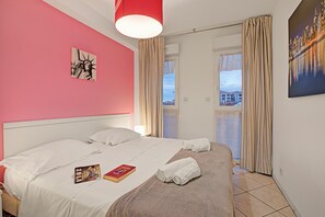 2 chambres, fer et planche à repasser, draps fournis