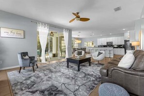 Smart TV - Spacious 7-bedroom home in Kissimmee, perfect for family getaways! (Kissimmee)