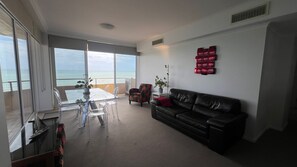 Smart TV - Best Views in Glenelg (Glenelg North)