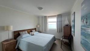 2 bedrooms, desk, free WiFi, bed sheets