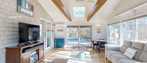 تلفزيون، ألعاب فيديو، كُتُب