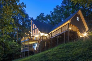 Exterior - Lake House near Lookout Mt, Theater, Gym & Arcade (Trenton)