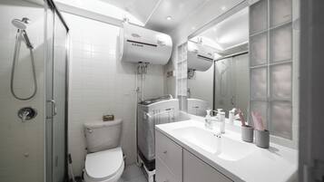 双人房, 城市景观 | 浴室 | 淋浴设施、吹风机、毛巾、洗发水