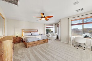 4 chambres, bureau, fer et planche à repasser, lit parapluie