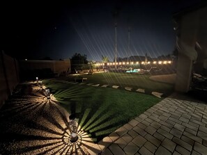 Property grounds - 4 bdrm, resort style backyard private pool/hot tub heat included, putting green (San Tan Valley)