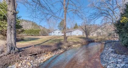 Creekside Cottage only 1 Mile from Pisgah National Forest!