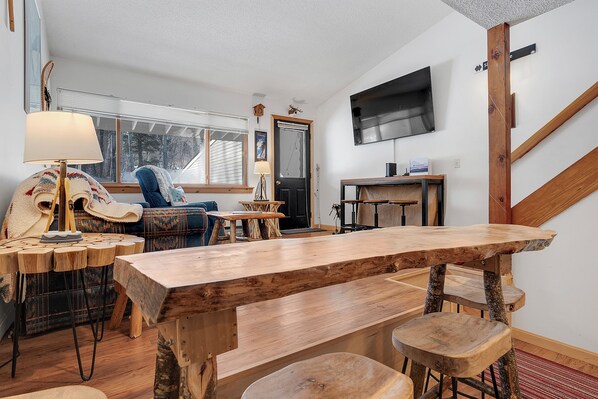 Dining - Sunrise C-116 Ski in Ski Out Condo (Newry)