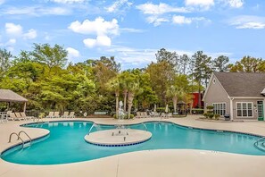 Pool - Seaside Escape: Pool, Pickleball, Putting Green & More - <2 Miles to the Beach! (Myrtle Beach)