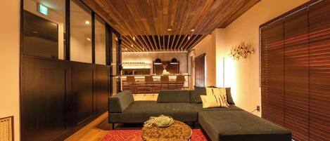 المنشأة من الداخل