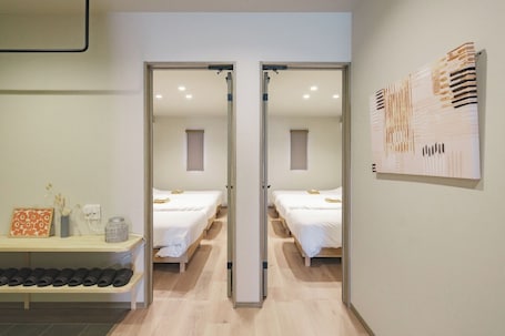 2 bedrooms, desk, free WiFi, bed sheets. Green Peak II is a newly built house in Minamiaso / Aso-gun Kumamoto