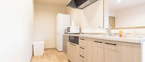 Fridge, microwave, stovetop, cookware/dishes/utensils