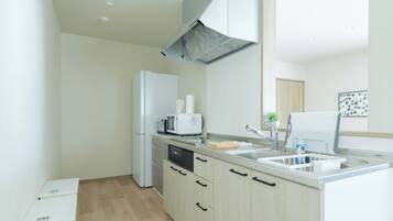 Fridge, microwave, stovetop, cookware/dishes/utensils