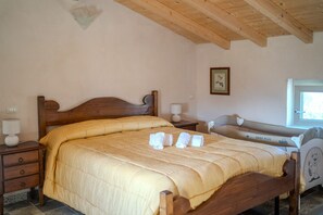 1 bedroom, desk, WiFi, bed sheets
