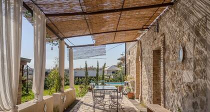 Farmhouse in the Green with Pool and View
