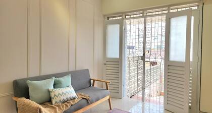 5 Star Landed Home Petaling Jaya Seksyen 17, 4-bedroom house with AC and WiFi