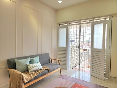 5 Star Landed Home Petaling Jaya Seksyen 17, 4-bedroom house with AC and WiFi