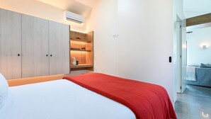 1 dormitorio, tabla de planchar con plancha, wifi y ropa de cama