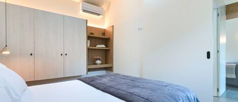 1 habitación, tabla de planchar con plancha, internet y ropa de cama