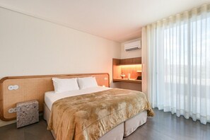 3 habitaciones, tabla de planchar con plancha, wifi y ropa de cama 