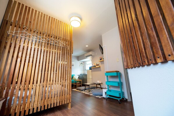 1 soverom, skrivebord, wi-fi (inkludert) og sengetøy