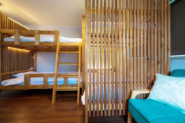 1 bedroom, desk, free WiFi, bed sheets