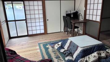 4 多间卧室、办公桌、免费 WiFi、床单