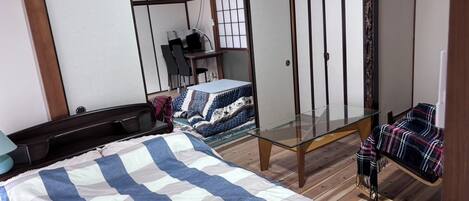 4 bedrooms, desk, free WiFi, bed sheets