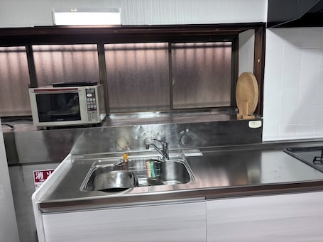 Fridge, microwave, stovetop, cookware/dishes/utensils