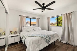 2 bedrooms, iron/ironing board, travel crib, free WiFi - Malia Makai – C – Seahorse – Special Remodel (Koloa)