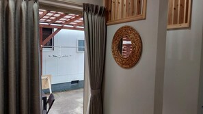 Interior - in a cottage with family friends / Hyuga Miyazaki (Hyuga)