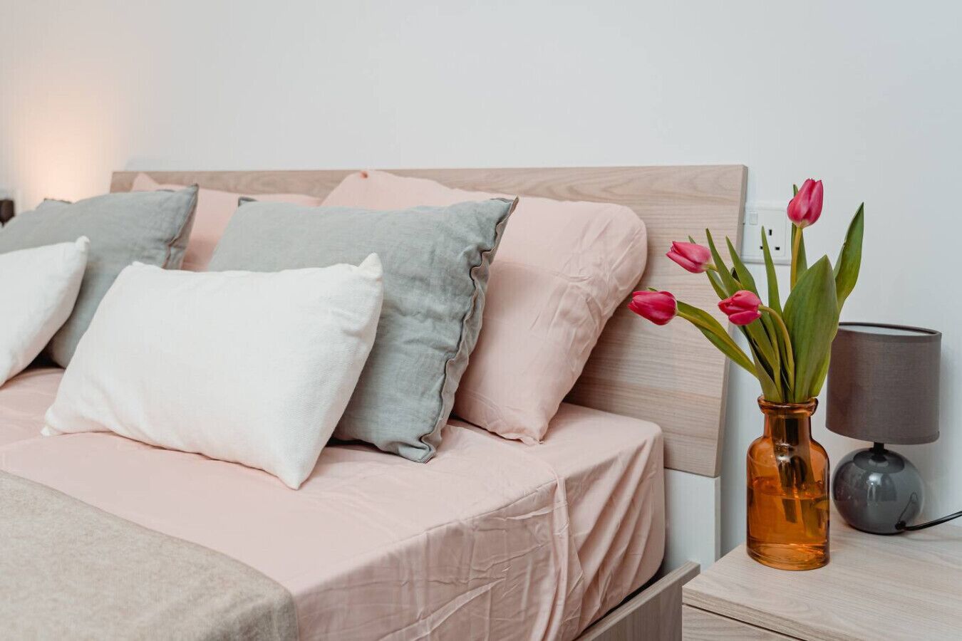 2 soverom, skrivebord, strykejern/-brett og wi-fi