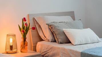 2 soverom, skrivebord, strykejern/-brett og wi-fi