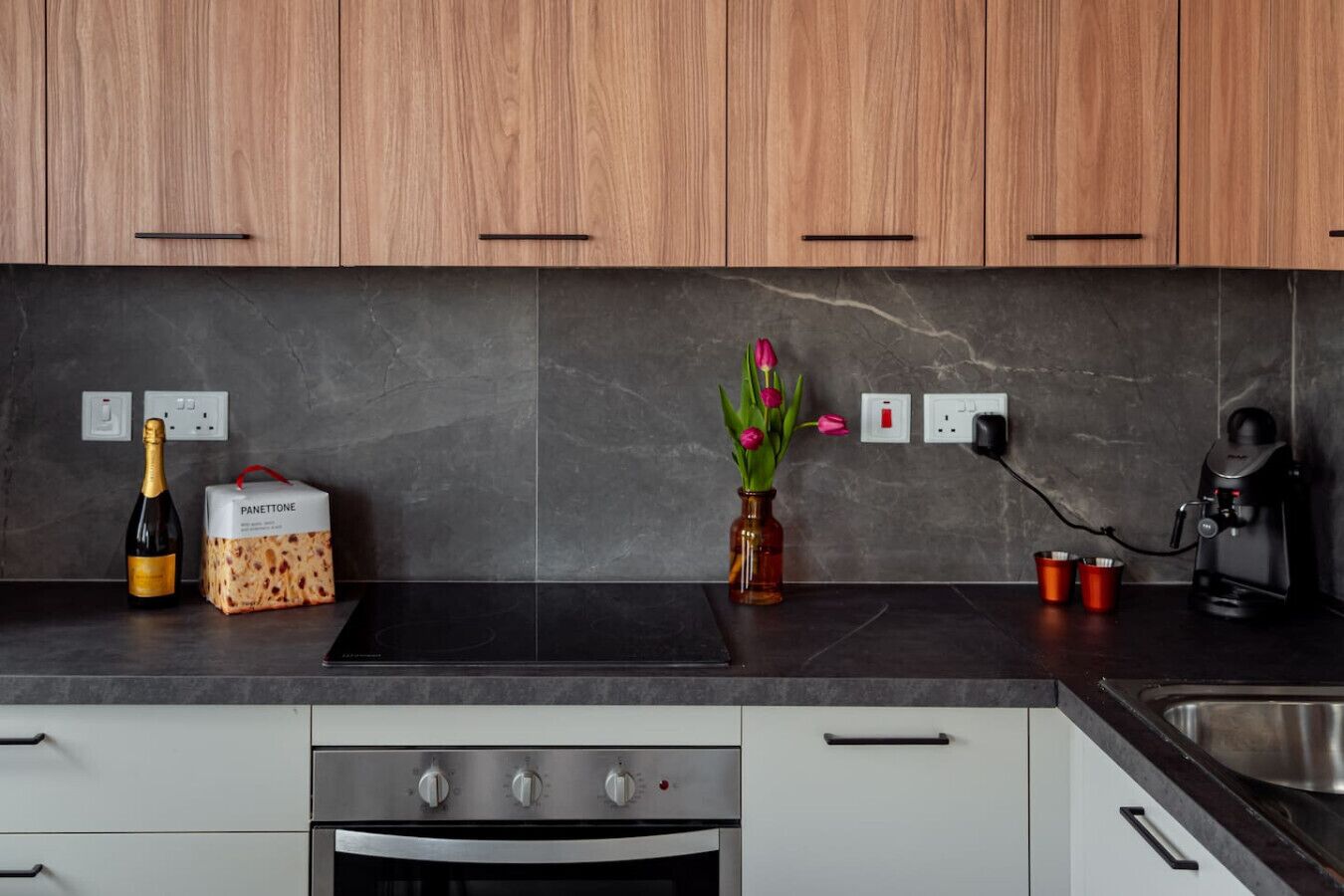 Kylskåp, ugn, spishäll och diskmaskin