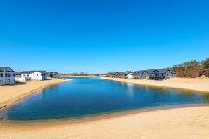 بالقرب من الشاطئ