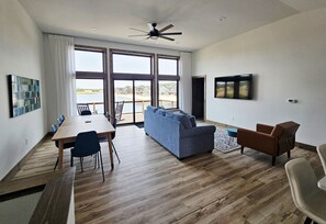 TV, fireplace, table tennis, books