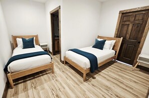 6 عدّة غرف نوم ومكواة/لوح كي وسرير سفر وواي فاي مجانًا