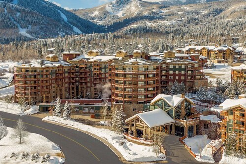 Comfortable 2-bedroom ski-in/ski-out resort in Park City with fitness room, pool