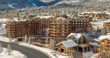 Comfortable 2-bedroom ski-in/ski-out resort in Park City with fitness room, pool