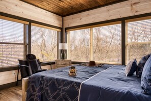 2 chambres, bureau, fer et planche à repasser, lit parapluie